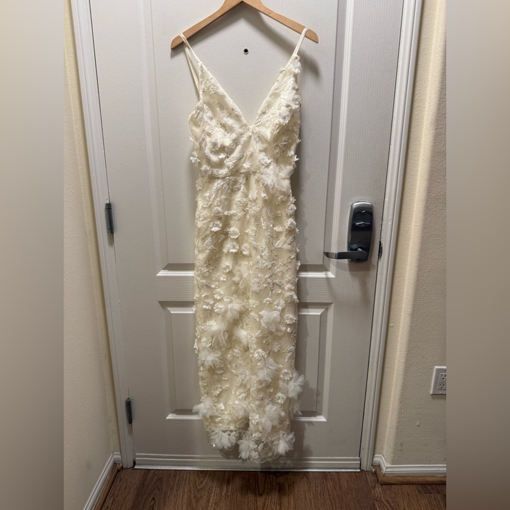 HELSI Nora Deep V-Neck Sequin & Applique Midi Dress Size XS off white NWOT - Picture 6 of 9